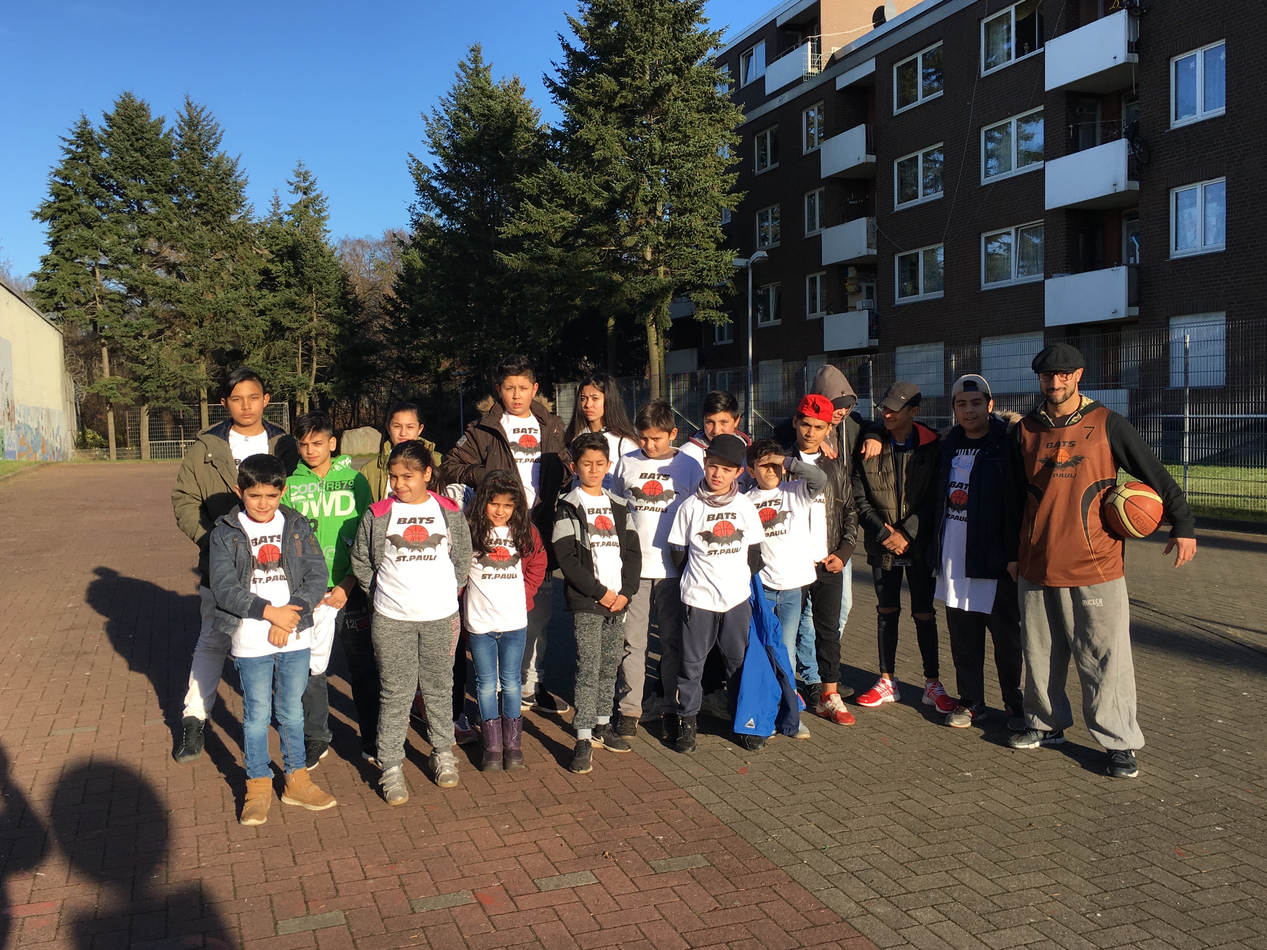 Der ehemalige Basketballprofi Samer Ismailat kümmert sich um Kinder und Jugendliche aus schwierigsten Verhältnissen.